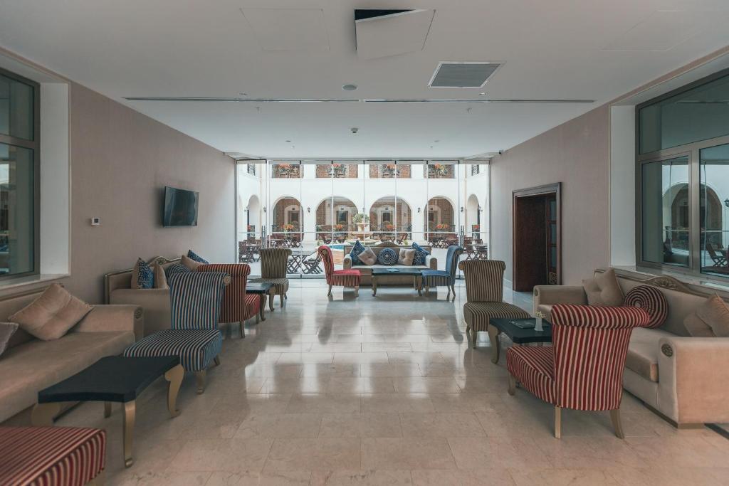 إطلالة على المسبح الخارجي