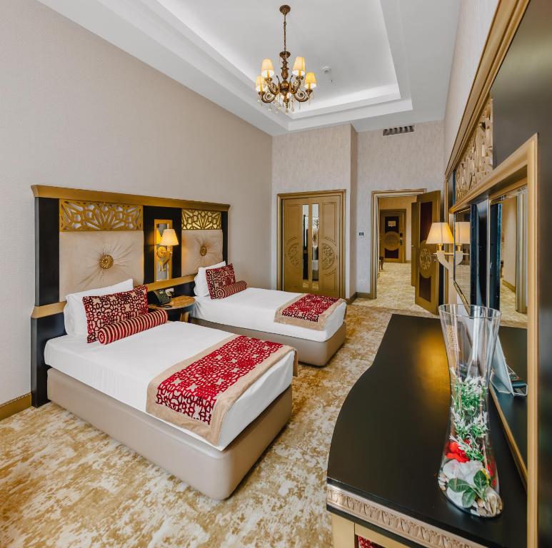 المسبح الداخلي والسبا