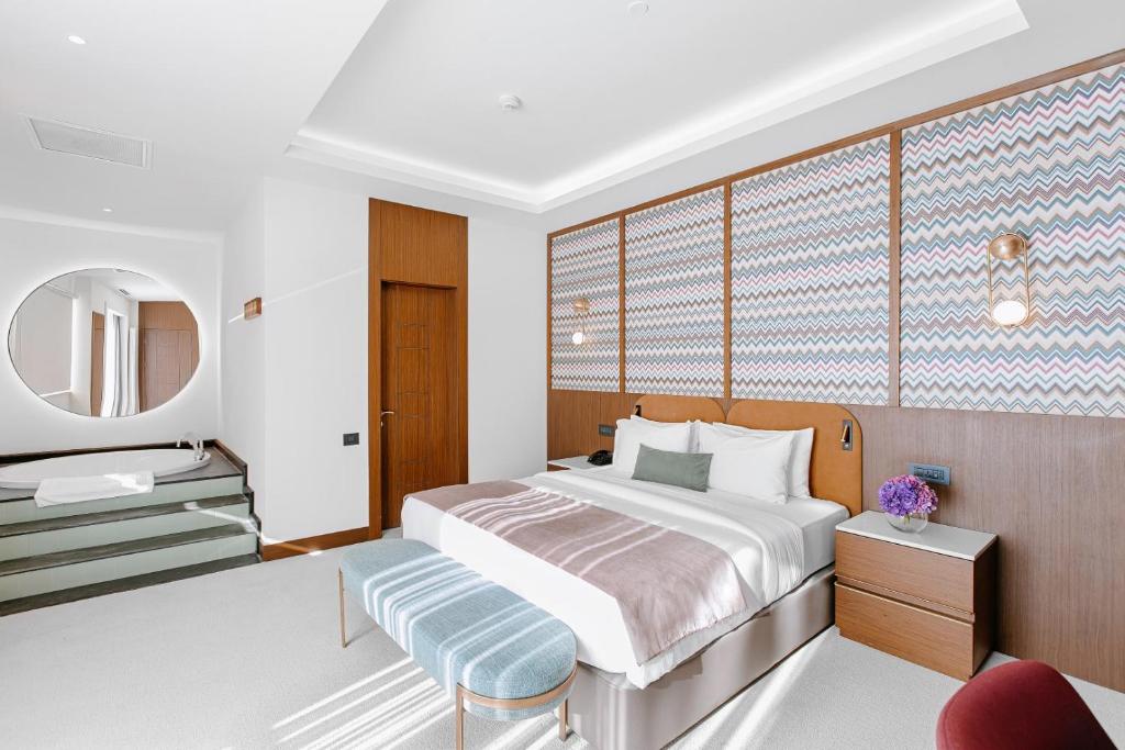 المسبح الداخلي المُدفأ