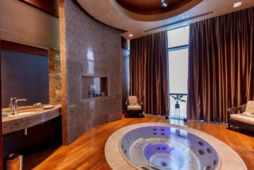 إطلالة المنتجع على الجبال